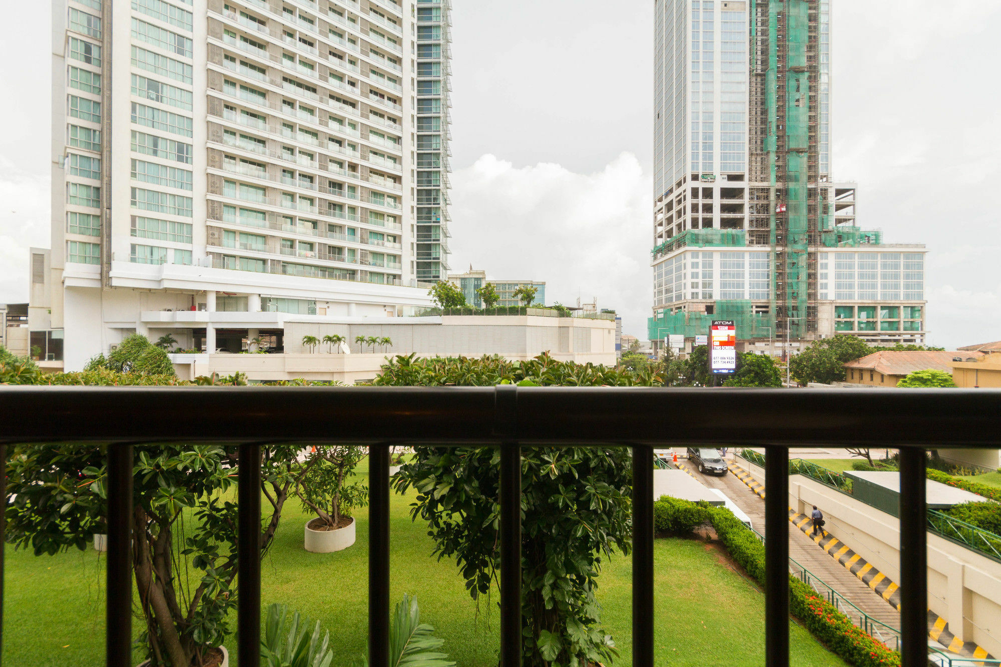 Crescat Residencies Apartment Colombo Exterior photo